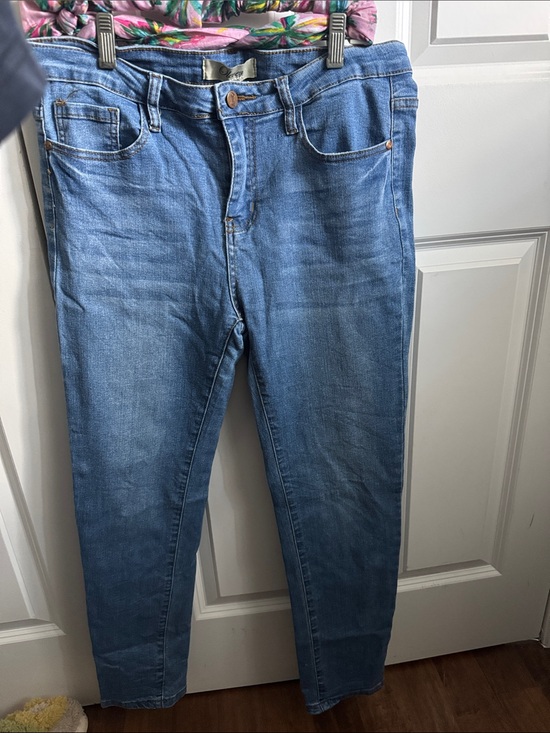 olevey Denim - Women Slim Straight Jeans in Light Blue Denim